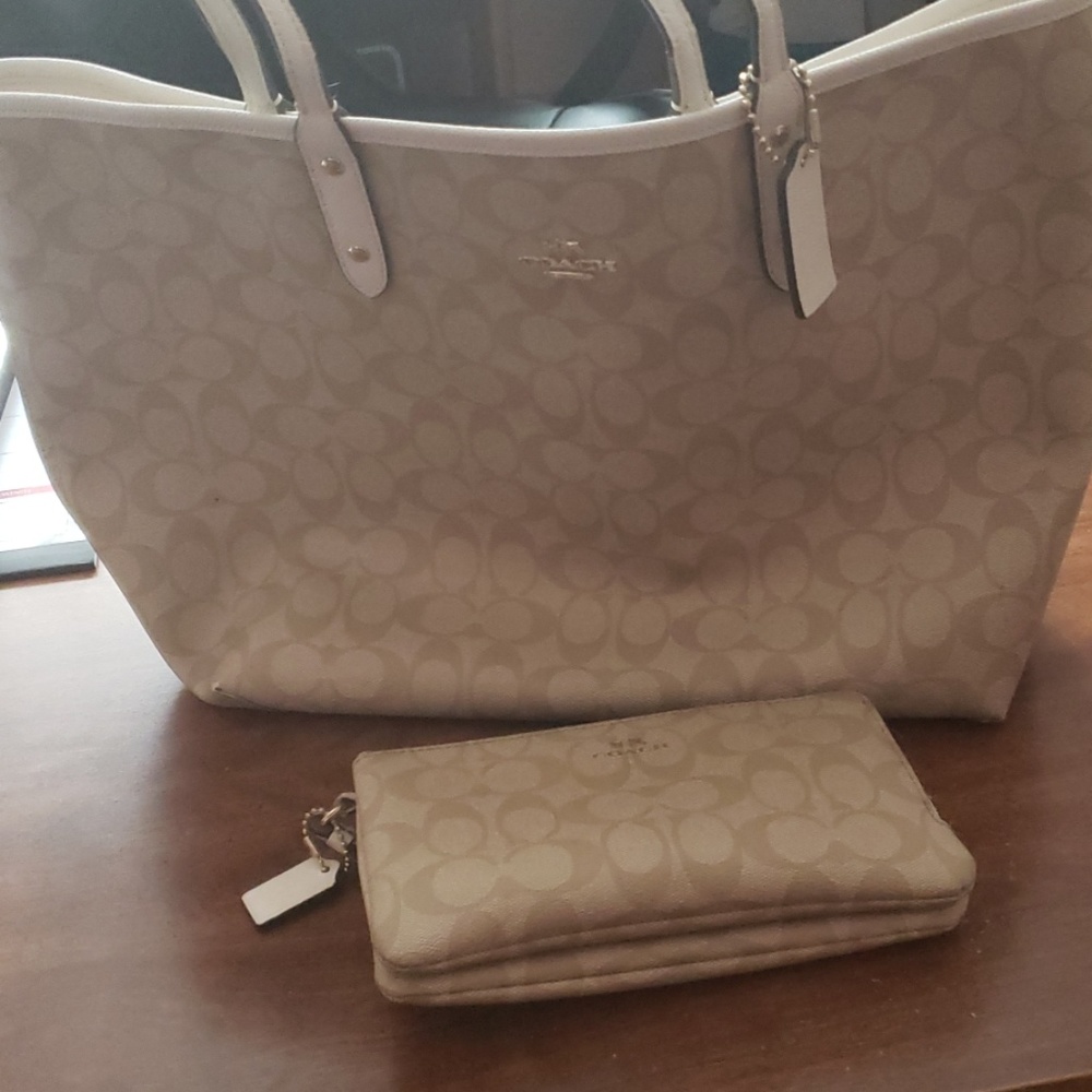 Coach tan and white tote bag with wallet - Picture 1 of 7